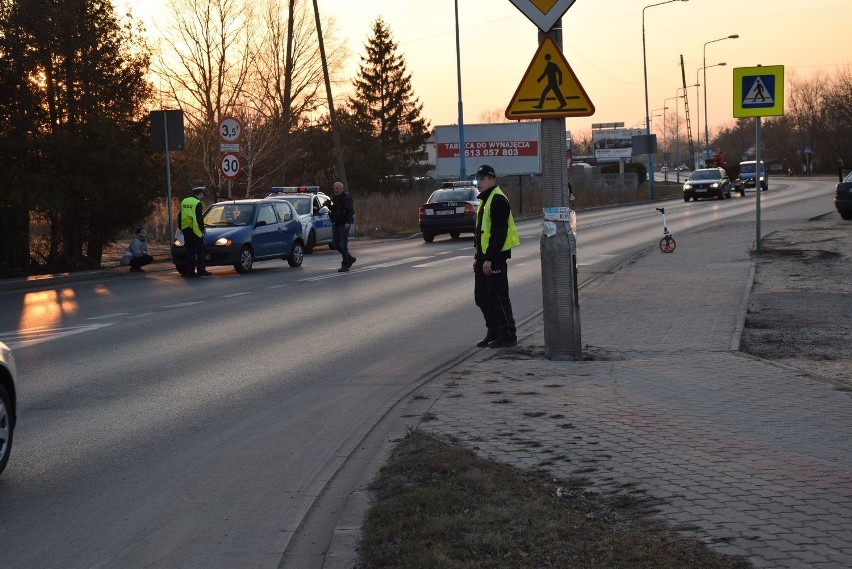 Wypadek na ulicy Wyszyńskiego – na przejściu została...