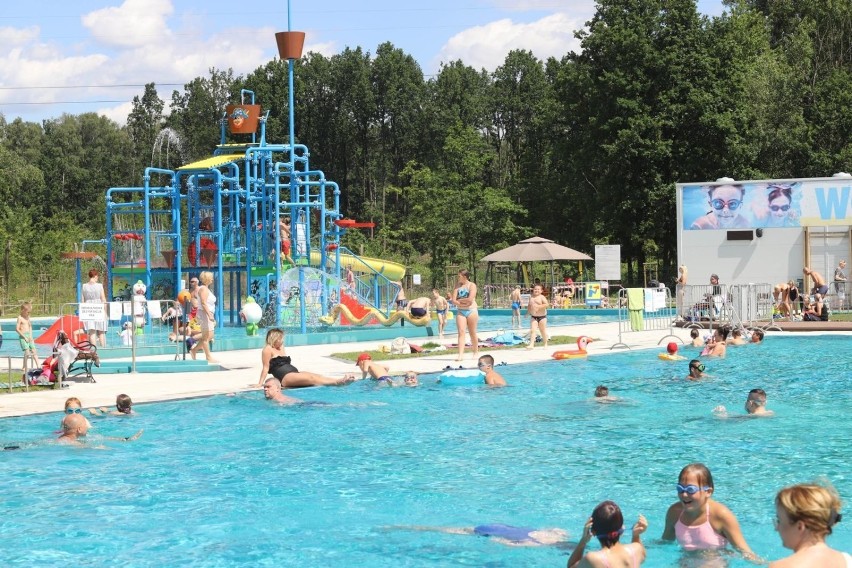 Piekary Śląskie: basen i wodny plac zabaw są już otwarte dla...