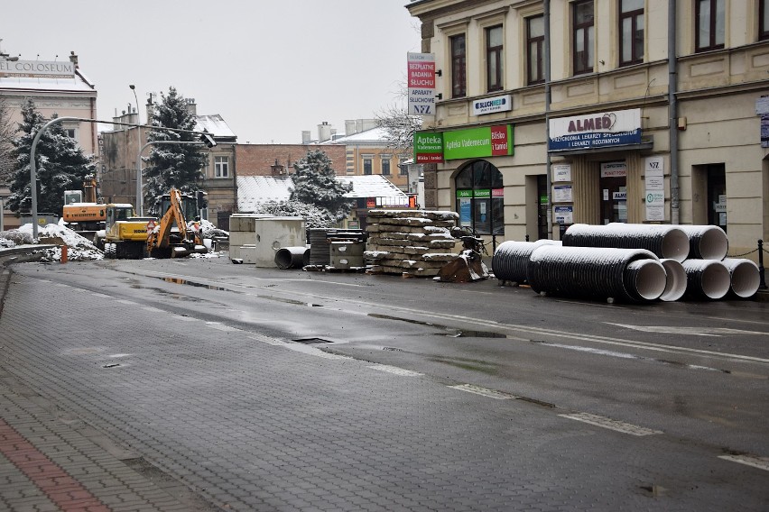 Zobacz jak zmienia się plac Mickiewicza w Jarosławiu. Tak wyglądał w niedzielę po południu [ZDJĘCIA]