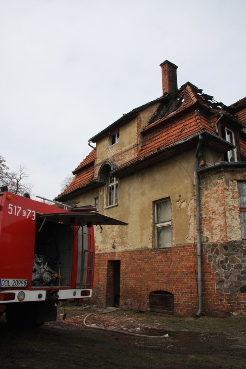 Bukowina Sycowska: Przed świętami stracili dach nad głową