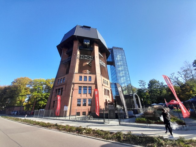 Wystawa Carboneum w Wieży Ciśnień w Zabrzu za darmo do końca stycznia. Zobacz kolejne zdjęcia. Przesuwaj zdjęcia w prawo - naciśnij strzałkę lub przycisk NASTĘPNE