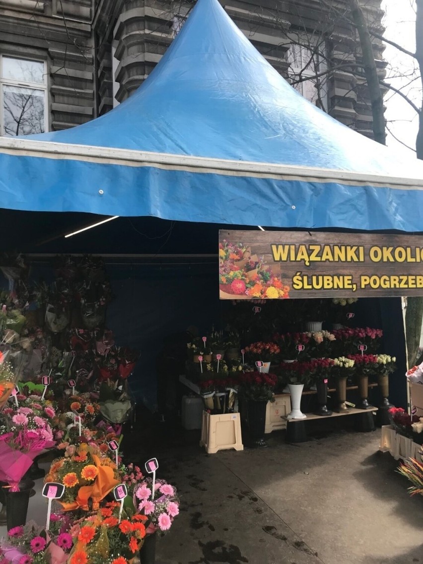Kwiaciarka z pl. Szarych Szeregów płaci mandaty i... wciąż handluje