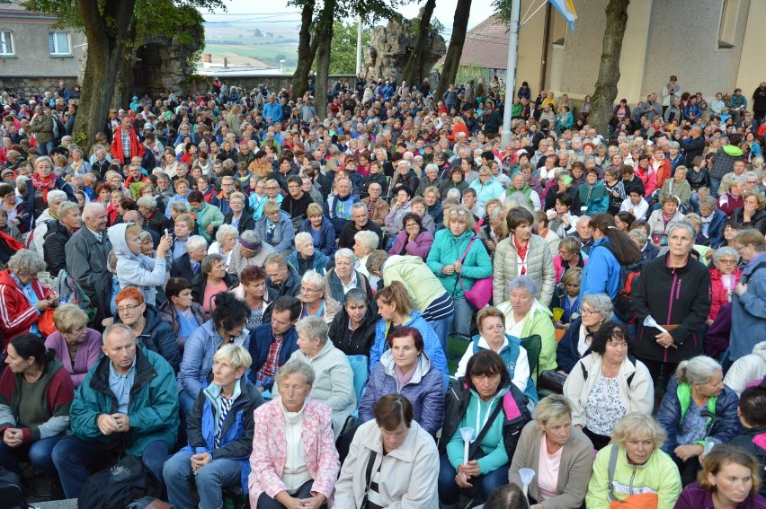 Nabożeństwo ze świecami na Górze św. Anny.