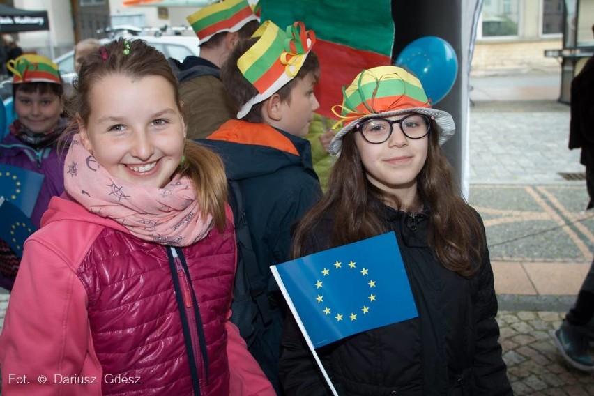 Wałbrzych: Piknik Europejski z udziałem młodzieży szkolnej z okazji Dnia Europy [ZDJĘCIA]