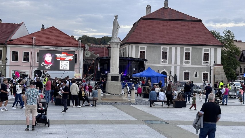 Koncert charytatywny dla Oli w Bochni, na Rynku trwa zbiórka na leczenie chorej na raka 24-latki