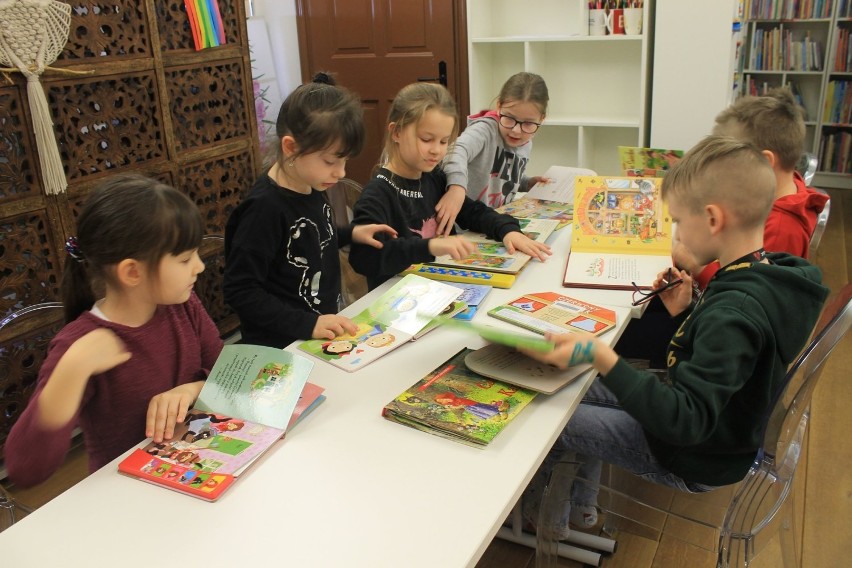 WSCHOWA. Jak zachęcić dzieci do czytania książek? Bibliotekarze ze Wschowy mają świetne pomysły [ZDJĘCIA] 