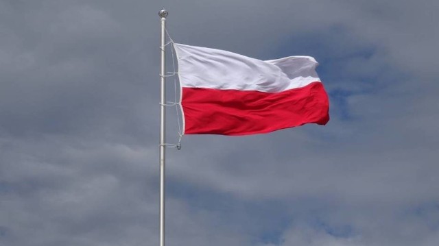 - Projekt "Pod biało-czerwoną" zakłada sfinansowanie przez Rząd Rzeczypospolitej Polskiej zakupu masztów i flag w każdej z gmin w Polsce, której mieszkańcy dołączą do projektu. Inicjatywa zakupu masztu i flagi zależeć będzie od mieszkańców - tłumaczy radny Damian Polak, lider inowrocławskiego projektu