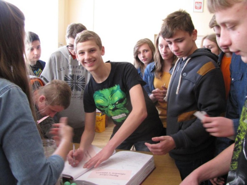 Gimnazjum nr 2 w Łowiczu promuje czytelnictwo (Foto)