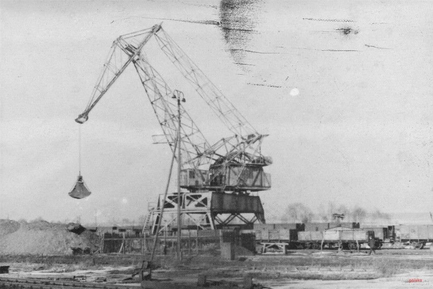 Marzec 1948, Dźwig portowy w porcie rzecznym.