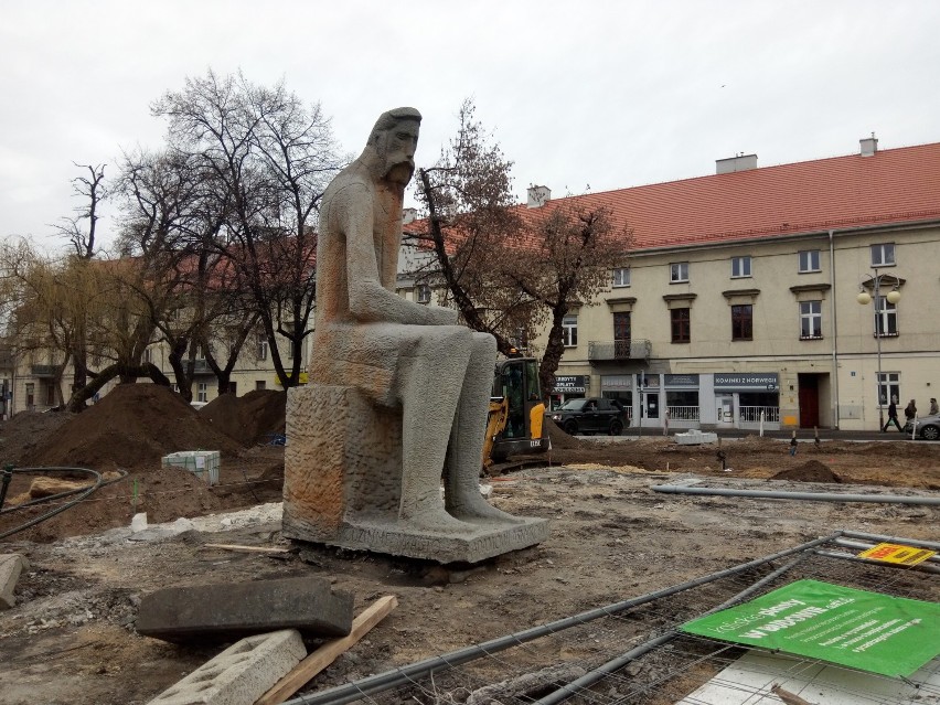 Planty miejskie w Kaliszu. Przy okazji przebudowy zieleńca...