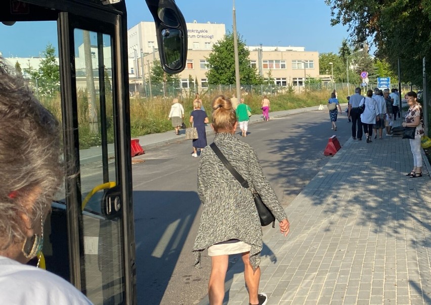 Kiedy w pobliże Świętokrzyskiego Centrum Onkologii w Kielcach wrócą przystanki autobusowe? "Chorzy muszą pokonać kawał drogi pod górę"