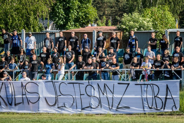 Zawisza Bydgoszcz pokonał GLKS Osielsko 2:0, a spotkanie to relacjonowaliśmy na żywo. Zobacz, jak podczas tego meczu bawili się kibice.



Wideo: Info z Polski 17.05.2018

