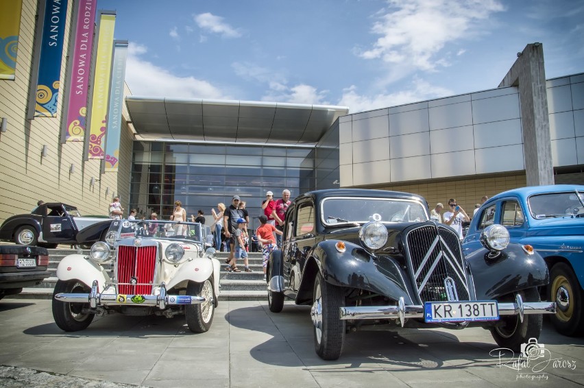 Konkurs elegancji i rajd zabytkowych samochodów w Przemyślu