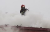 Gdyńscy strażacy ugasili pożar magazynu w gdyńskim porcie