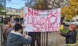 Nie chcą likwidacji szpitala, protest pracowników Powiatowego Centrum Matki i Dziecka w Piotrkowie ZDJĘCIA