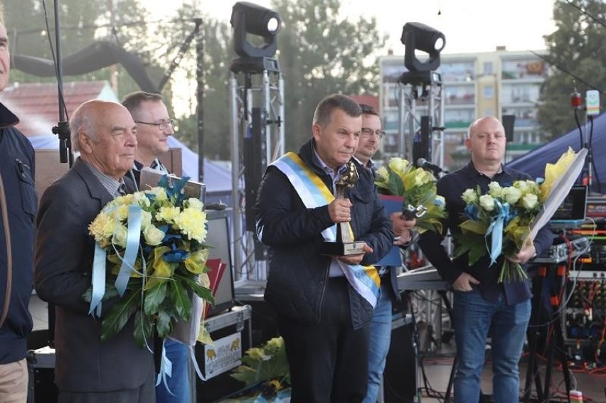 Burmistrz Ustki wręczył nagrody dla osób zasłużonych dla miasta (zdjęcia)