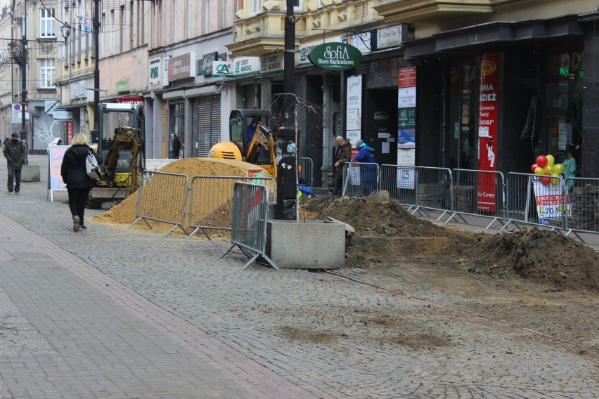 Ruszyła przebudowa gazociągu na ul. Dworcowej w Bytomiu. Na...