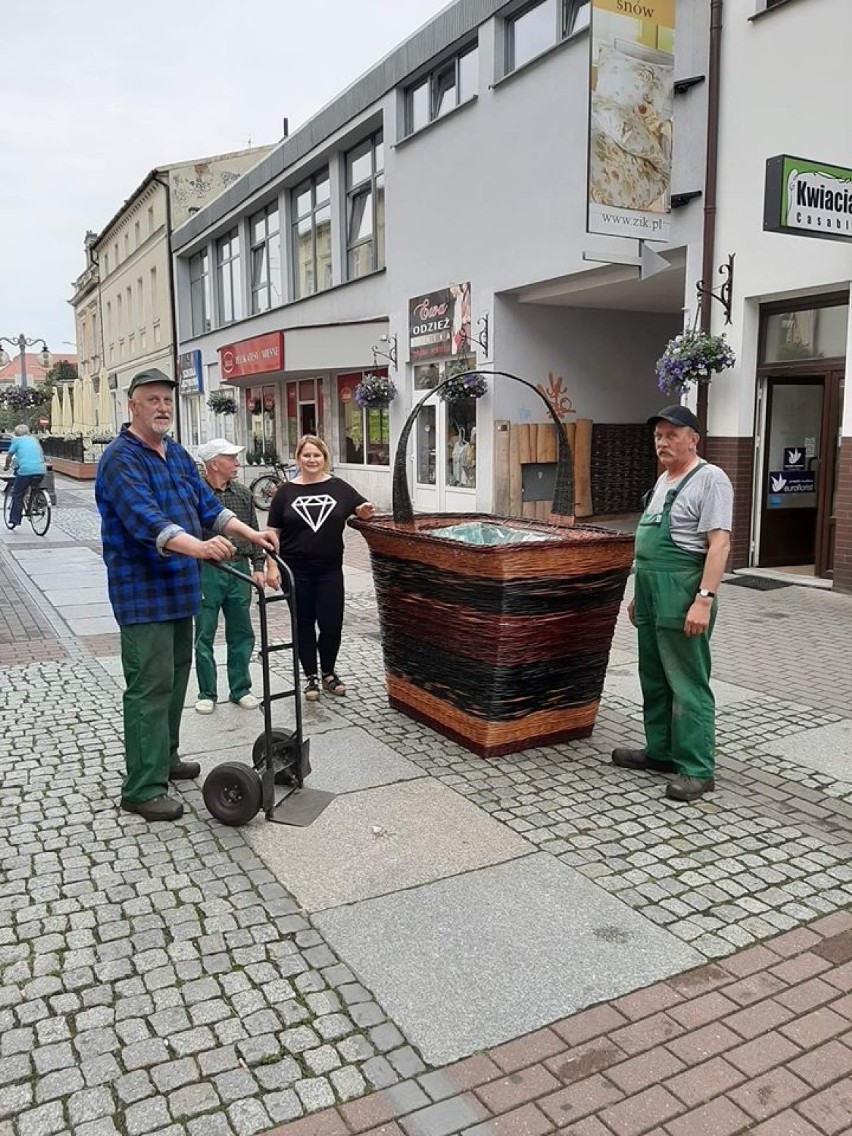 Nowe formy wiklinowe upiększają nowotomyski deptak