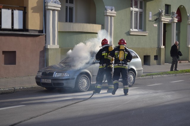 Skoda paliła się na środku jezdni