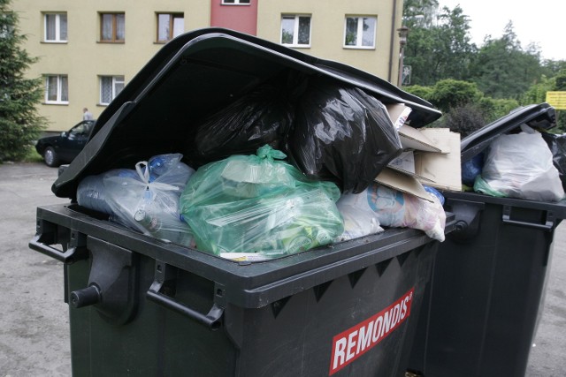 Odbiór odpadów w Raciborzu. Trzeba zaopatrzyć się w pojemniki na odpady