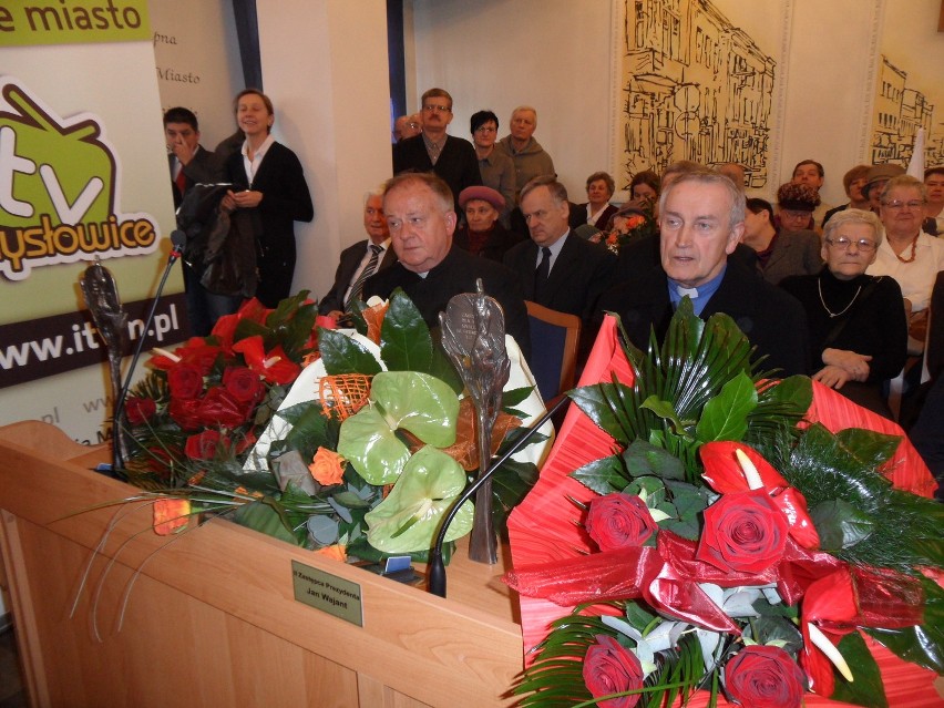 Nowi zasłużeni dla miasta Mysłowice. Księża Gerard Gulba i Jan Michalski odebrali dziś wyróżnienia