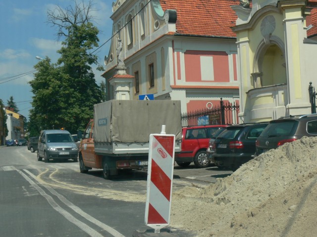 Uwaga kierowcy. W Sandomierzu ruszył remont jednej z głównych ulic w mieście ulicy Żeromskiego. Są utrudnienia w ruchu.