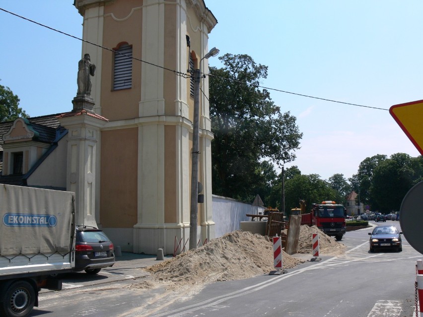 Ruszył remont jednej z głównych ulic w Sandomierzu. Są utrudnienia w ruchu  
