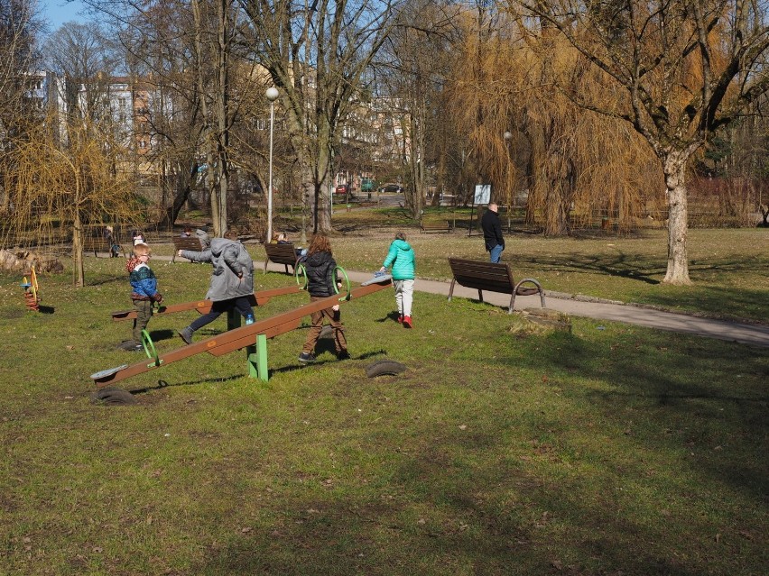 Plac zabaw a remont parku. Mieszkańcy pytają, czy do tej...