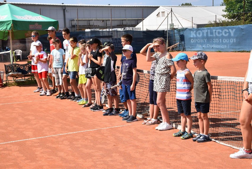 Zakończyła się kolejna edycja Letniej Akademii Tenisa Ziemnego w Pile. Wszyscy jej uczestnicy otrzymali medale. Zobaczcie zdjęcia 