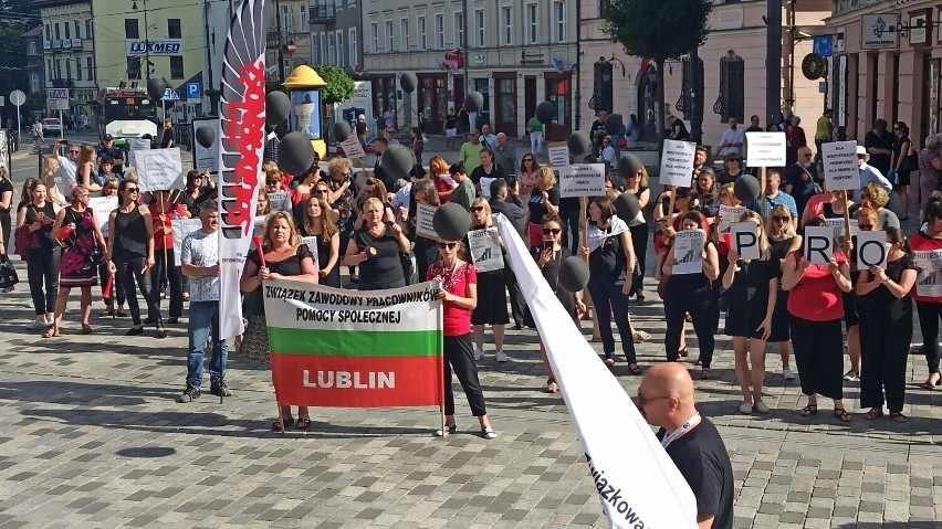 Protest pracowników MOPR w Lublinie