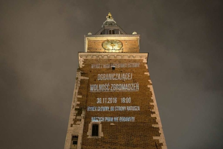 Kraków. Protest na Rynku Głównym przeciw ustawie o zgromadzeniach [ZDJĘCIA, WIDEO]