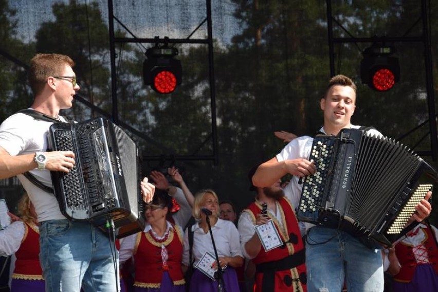 Podczas VII Pałuckiego Festynu Ludowego w Łabiszynie pobili Rekord Polski w śpiewaniu "Prząśniczki" [zdjęcia]