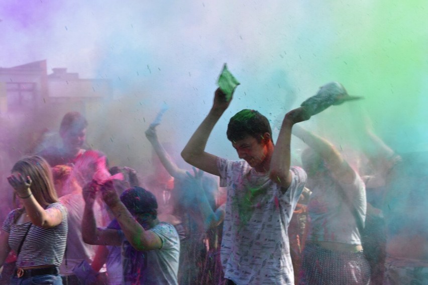 Opalenica. Holi festiwal - święto kolorów. Zrobiło się naprawdę kolorowo!