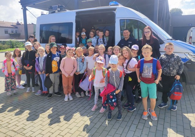 Wizyta dzieci na KPP w Wadowicach