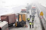 Wypadek autobusu i dwóch ciężarówek na A4 (ZDJĘCIA)