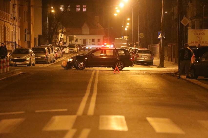 Wypadek na ulicy Hutników w Legnicy, zobaczcie zdjęcia