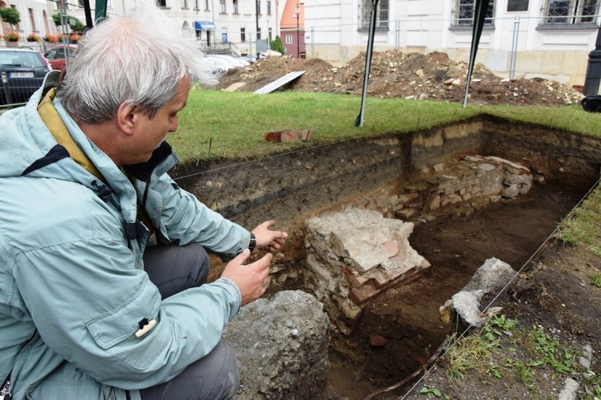 Zamek Sułkowskich badania archeologiczne