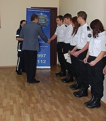 Policja w Piekarach: Uczniowie ZS nr 1 ze stopniem młodszego kadeta