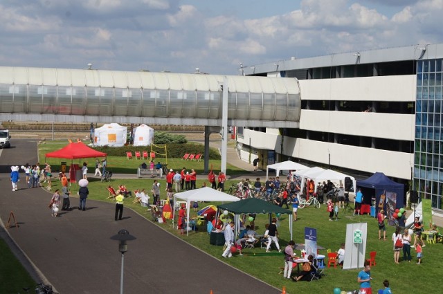 Organizatorzy nie mogli narzekać na frekwencję - piknik rowerowy okazał się sukcesem. Wśród atrakcji znalazły się m.in. pokazy sportowe, targi hobbystyczne, food trucki czy bezpłatny serwis rowerowy.