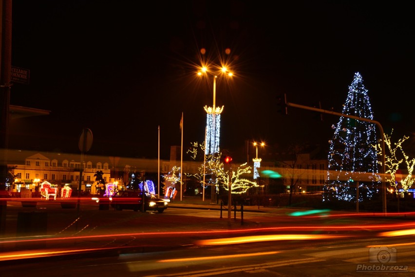 Świąteczne iluminacje we Włocławku wieczorową porą w obiektywie Rafała Brzozowskiego [zdjęcia]