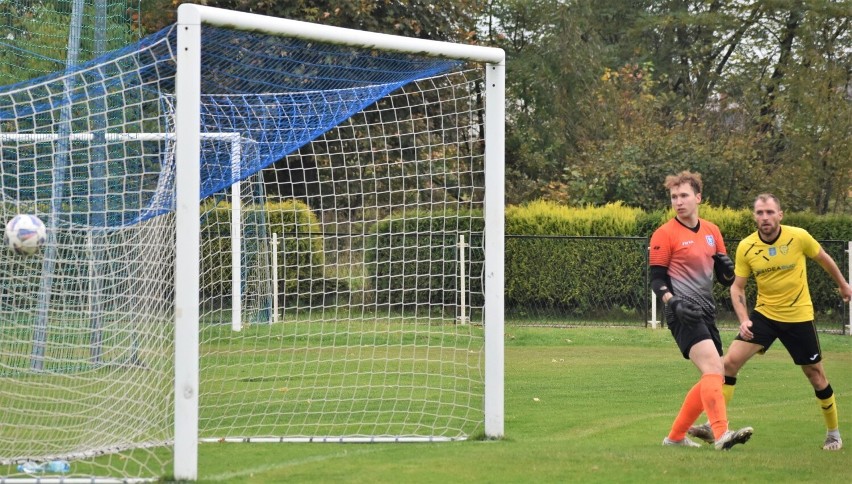 V liga piłkarska, grupa zachodnia: Niwa Nowa Wieś - MKS...