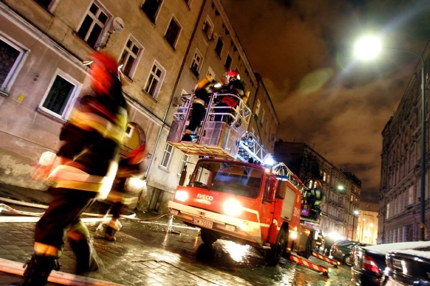Ogień starało się powstrzymać 31 strażaków. Przyczyny pożaru...
