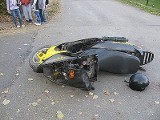 Milowka: Pijany motorowerzysta uderzył w samochód