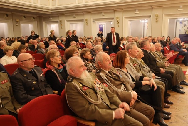 Sala koncertowa Filharmonii Śląskiej wypełniła się po brzegi. O Żołnierzach Wyklętych pamiętają starsze i młodsze pokolenia.