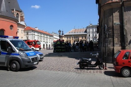 Fałszywy alarm bombowy sparaliżował centrum Krakowa [ZDJĘCIA]