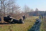 Wypadek w Owadowie na DK nr 12 koło Opoczna. Po dachowaniu pojazdu droga zablokowana
