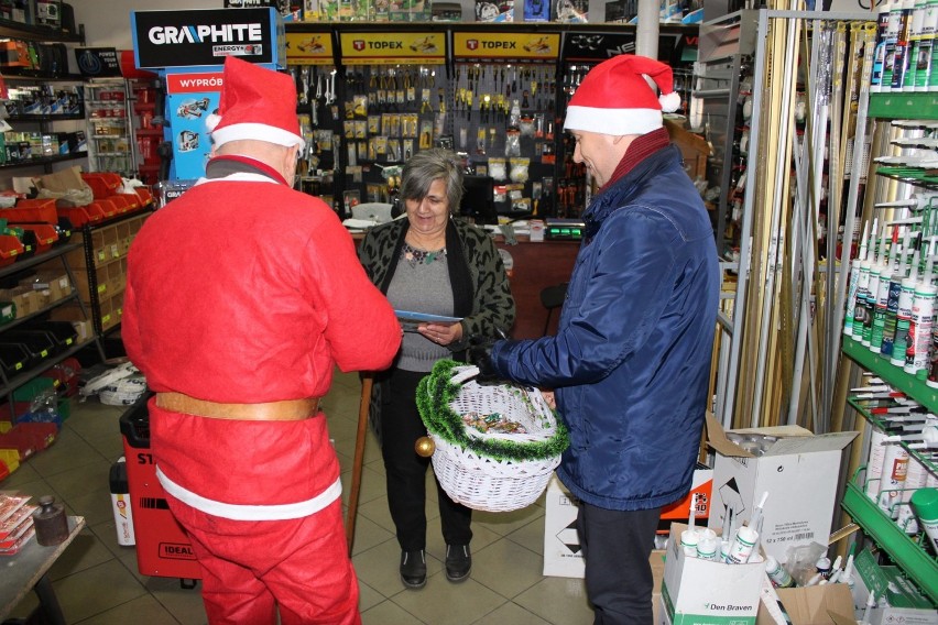 Bojanowo. Burmistrz i Święty Mikołaj odwiedzili mieszkańców i przedsiębiorców [ZDJĘCIA]