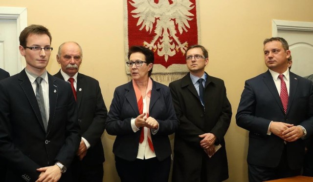 Zbigniew Ziemba (z prawej), według PGE GiEK ma kompetencje do stanowiska wiceprezesa PEC Bełchatów, ale nie ma ich według bełchatowskiego magistratu, którym rządzi prezydent z PiS