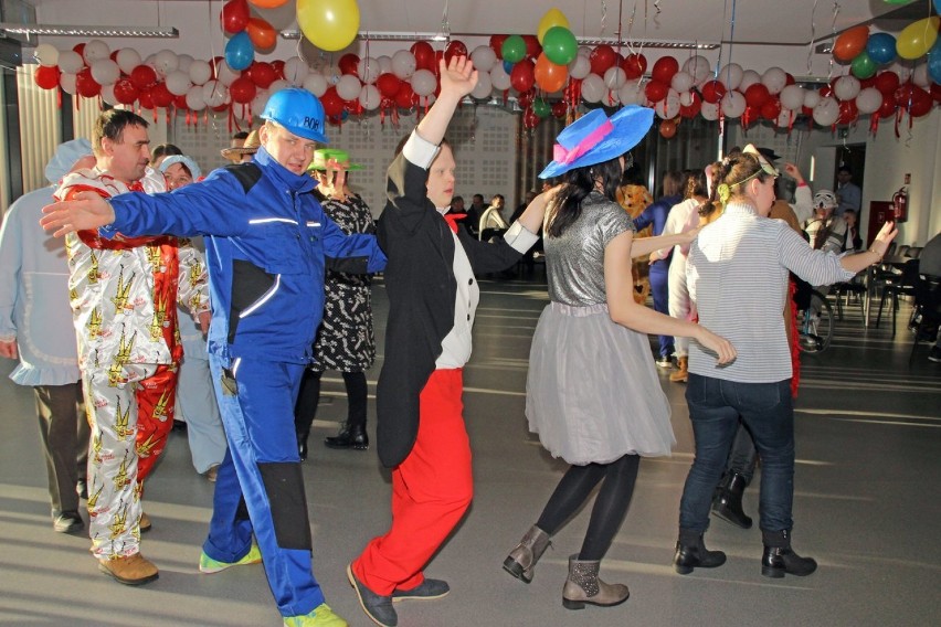 Uczestnicy kwidzyńskiego WTZ bawili się na balu karnawałowym. Przebierana impreza w KPPT [ZDJĘCIA]