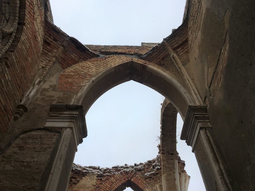 Zabytkowe ruiny kościoła św. Antoniego w Jałówce zostały zabezpieczone. Prace wsparł przez Podlaski Wojewódzki Konserwator Zabytków ZDJĘCIA